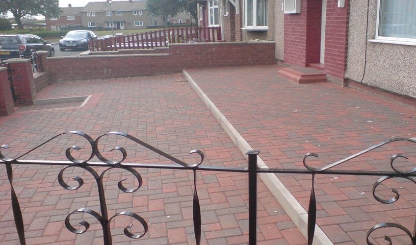 block-paved-patio-area-red-brick
