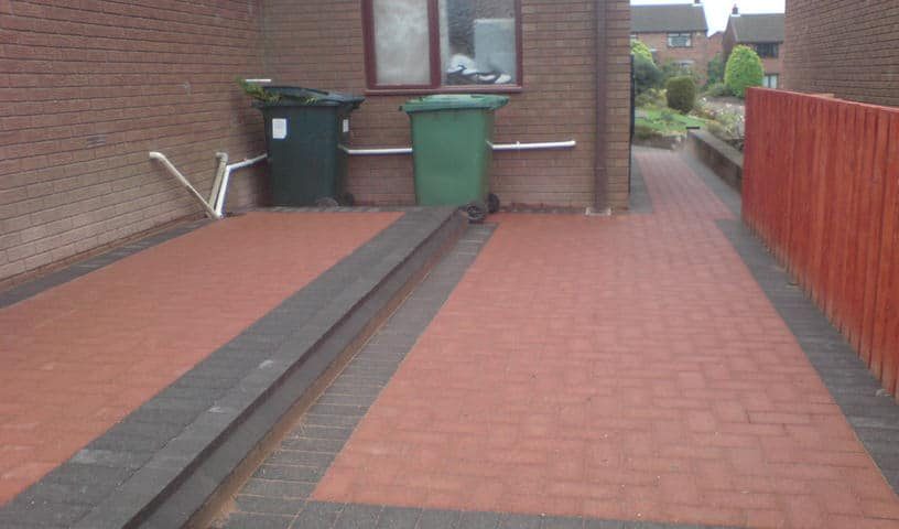 block-paving-red-grey-edging