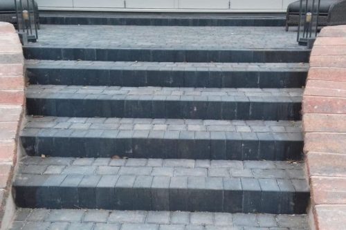 Cobbled-grey-patio-steps